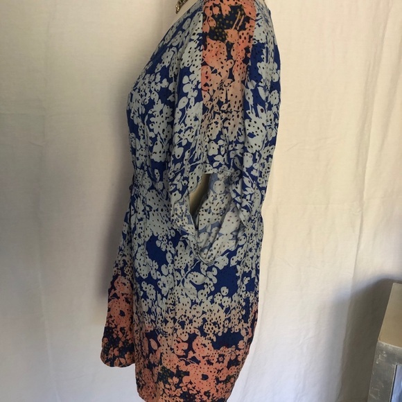 Cabi short sleeve blue and salmon floral top drawstring tie waist v-neck size S - Picture 7 of 11